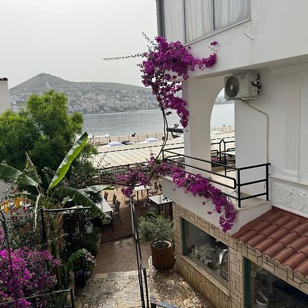 Vila Onhezmi Sarandë エクステリア 写真
