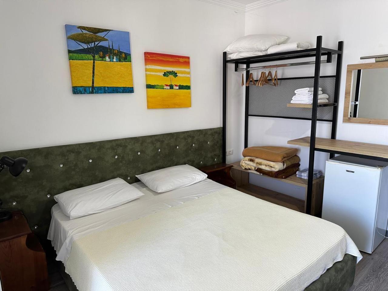 Vila Onhezmi Sarandë エクステリア 写真