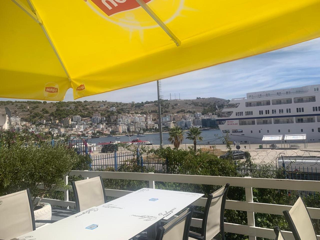 Vila Onhezmi Sarandë エクステリア 写真